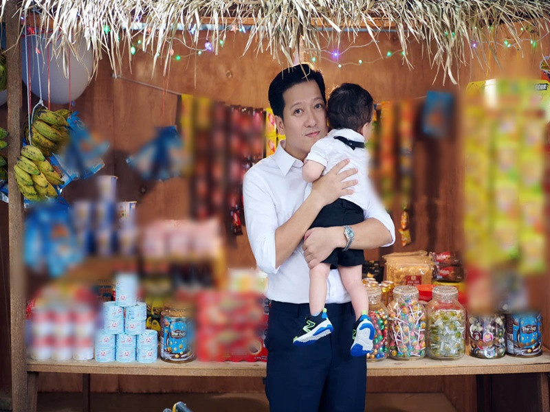 Trường Giang thiết kế gian hàng quê hết sức kỳ công cho bé Hope. Ảnh: FB Nhã Phương.