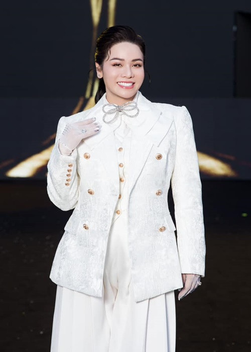 Ngoài kinh doanh, Nhật Kim Anh còn đóng phim, ca hát những năm qua. Ảnh: FB Nhật Kim Anh.