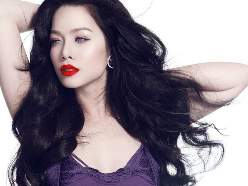 Đường tình duyên của Nhật Kim Anh khá lận đận. Mối tình đầu tiên của cô là với một chàng trai lãng mạn. Tuy nhiên, cả hai cứ gần nhau là cãi nhau, thậm chí người đàn ông này còn đánh đập cô. Nhật Kim Anh vẫn yêu cho đến khi bắt gặp bạn trai qua lại với cô gái khác. Ảnh: FB Nhật Kim Anh.