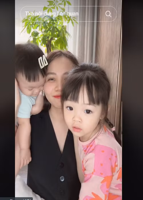 Đàm Thu Trang chia sẻ khoảnh khắc vui đùa cùng hai con. Ảnh: TikTok Đàm Thu Trang.