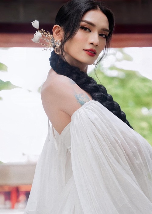 Than gia chương trình Anh trai vượt ngàn chông gai 2024, nam diễn viên muốn cho khán giả thấy anh không chỉ giả gái mà còn có thể ca hát. Ảnh: FB BB Trần.