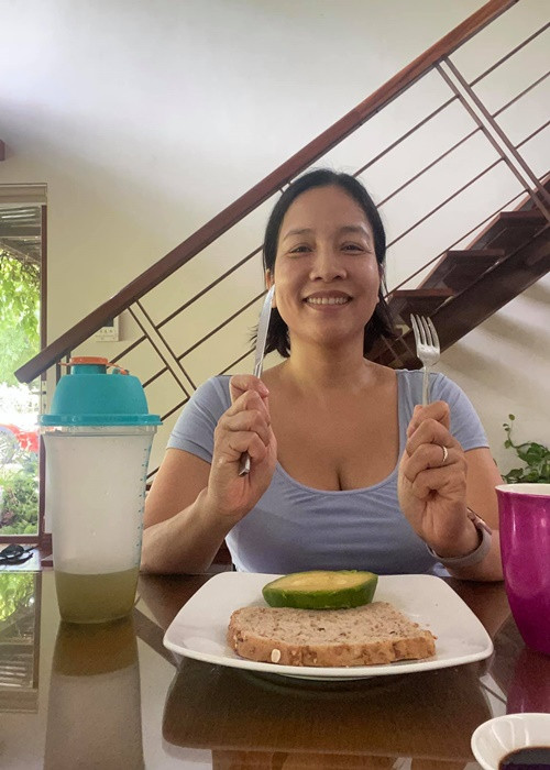 Mỹ Linh ăn uống đơn giản tại nhà. Ảnh: FB Mỹ Linh.