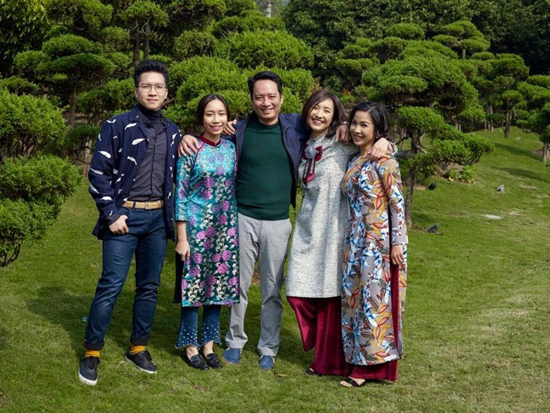 Dịp lễ Tết, Mỹ Linh cùng chồng con thường chụp ảnh trong khuôn viên rộng rãi. Ảnh: FB Anh Quân.