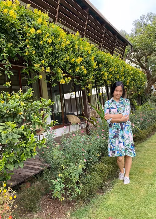 Buổi tối, Mỹ Linh thường dành thời gian đọc sách, xem phim cùng chồng. Ảnh: FB Mỹ Linh.