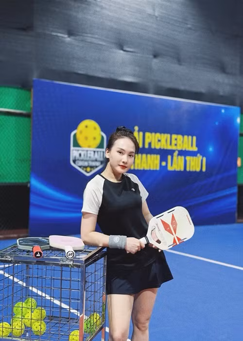 Thời gian qua, Bảo Thanh mê tập pickleball. Sau sự cố, cô phải nghỉ chơi một tháng. Ảnh: FB Bảo Thanh.