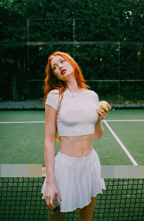 Loạt ảnh không mặc nội y của Angelina bị nhiều người chỉ trích phản cảm. Tuy nhiên, cô nàng không bận tâm đến những lời bàn tán.