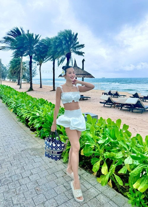 Đây là lần thứ 3 Phương Trinh Jolie mang bầu sau khi có đủ nếp đủ tẻ.