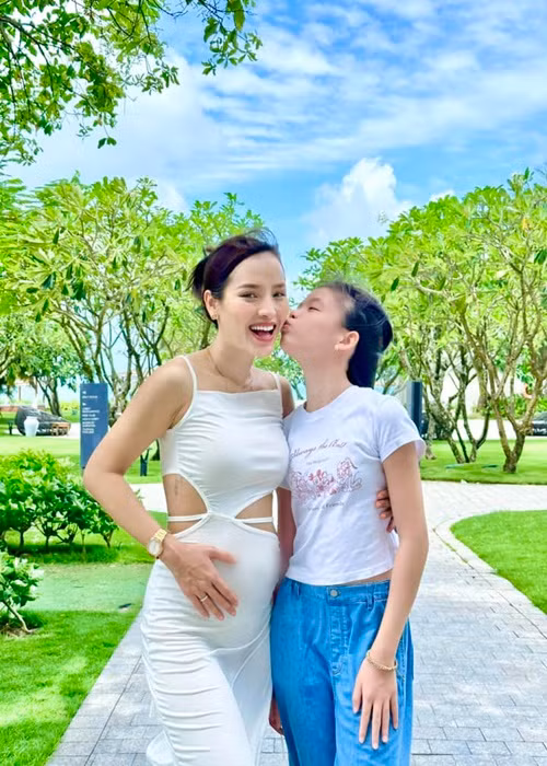 Trước khi đến với Lý Bình, Phương Trinh Jolie có một cô con gái riêng.