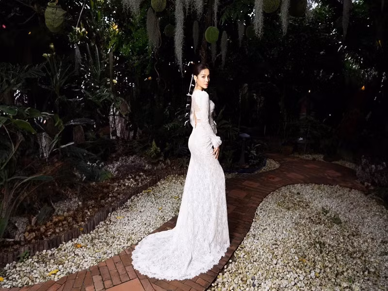 Nữ ca sĩ tập yoga ba buổi mỗi tuần.