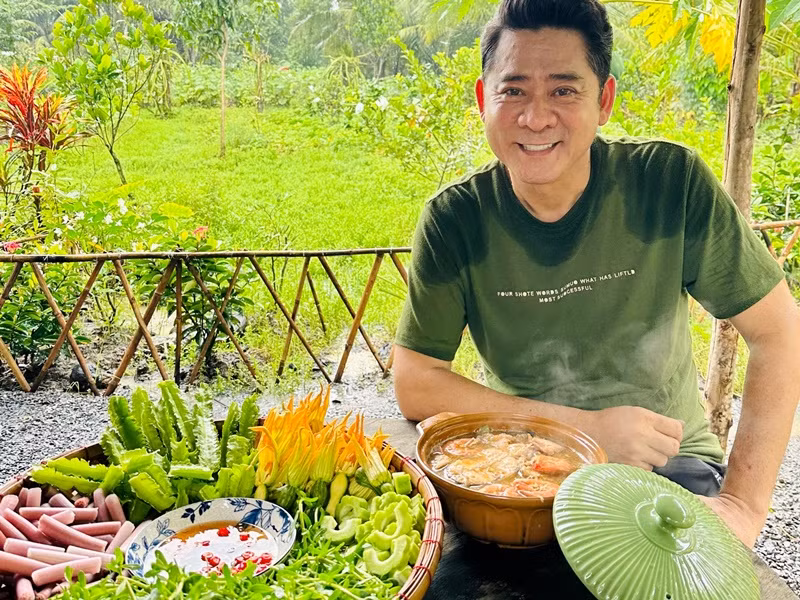 Huỳnh Anh Tuấn chia sẻ trên Pháp Luật TP HCM, anh xem nhà vườn như ngôi nhà thứ 2 của mình. “Quay nấu nướng liên tục thì nhiều lúc mệt nhưng không nấu nướng chừng vài ngày là buồn lắm”, nam diễn viên cho hay. Ảnh: FB Huỳnh Anh Tuấn.