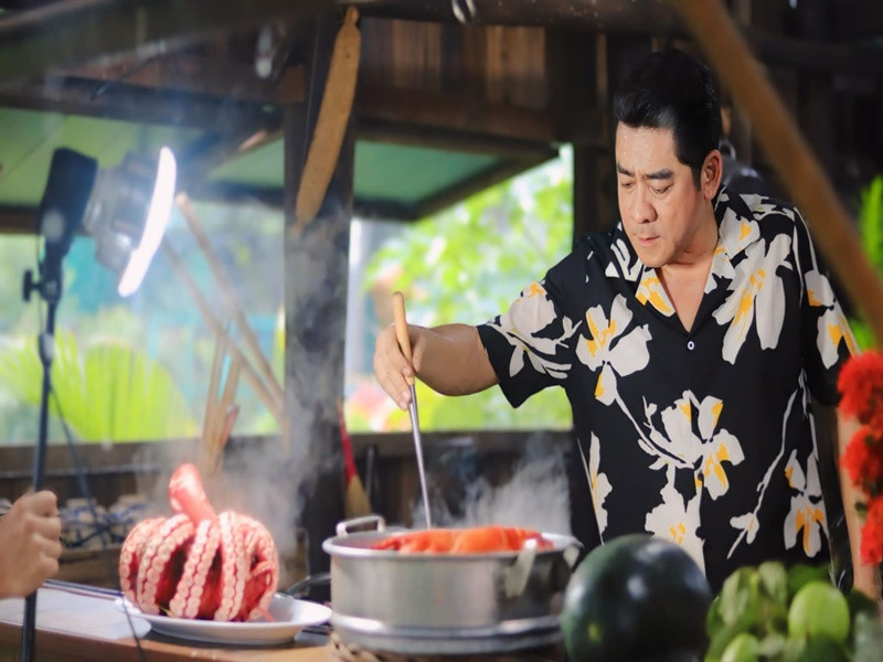 Nam diễn viên vui thú điền viên, nấu nướng ở nhà vườn. Thi thoảng, Huỳnh Anh Tuấn mời bạn bè đến chơi. Ảnh: FB Huỳnh Anh Tuấn.