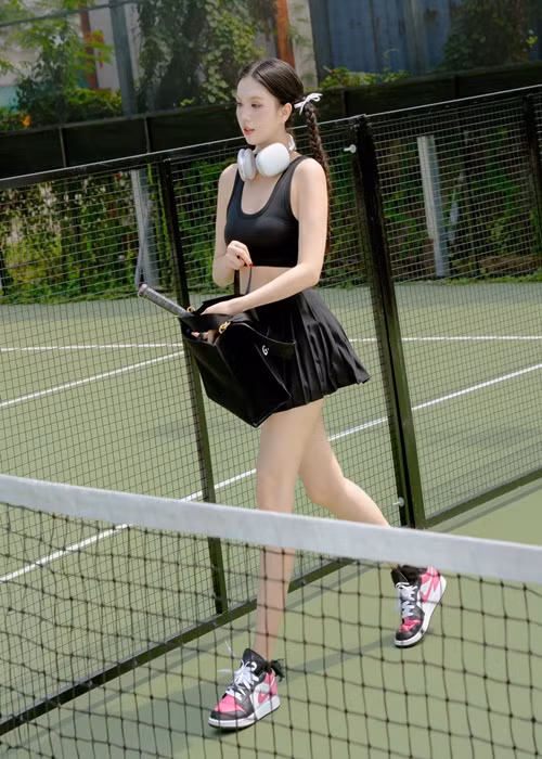 Ngọc Trinh trẻ trung, năng động nhưng không kém phần gợi cảm. Ảnh: FB Ngọc Trinh.