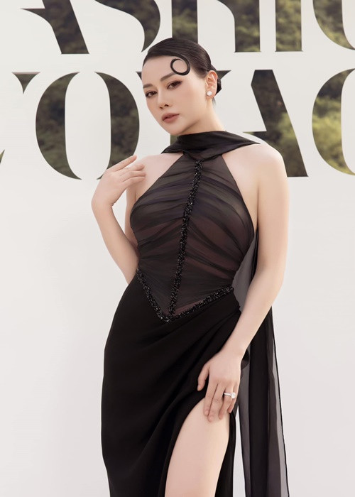 Tháng 10/2018, Phương Oanh cắt mí, sửa mũi, chỉnh mặt V-line. Ảnh: FB Phương Oanh.