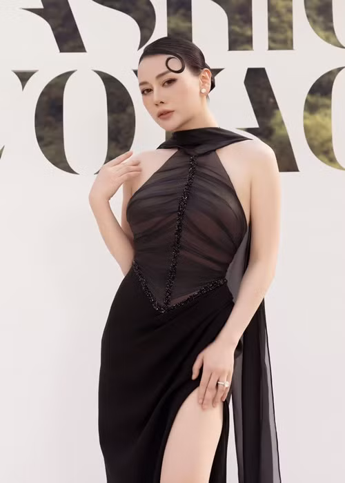 Tháng 10/2018, Phương Oanh cắt mí, sửa mũi, chỉnh mặt V-line. Ảnh: FB Phương Oanh.