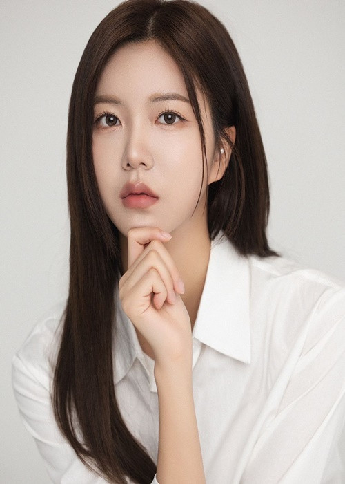 Hooyeon năm nay 24 tuổi, trẻ trung, gợi cảm. Ảnh: Instagram Hooyeon.