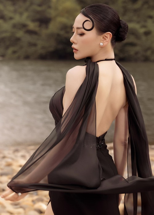 Nữ diễn viên phim Hương vị tình thân sinh đôi vào tháng 5/2024. Sau đó, cô nhanh chóng lấy lại vóc dáng thon gọn. Ảnh: FB Phương Oanh.