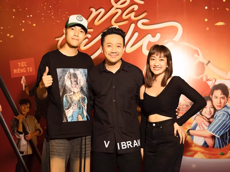 Diễn viên Phương Lan chia sẻ trên Phụ Nữ Mới, mẹ chồng cô là người rất vui tính. Cô thường học hỏi kinh nghiệm chăm sóc gia đình từ mẹ chồng. Ảnh: FB Phan Đạt.