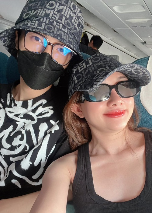 Trong gia đình, Phương Lan quản lý, chi tiêu thu nhập hai vợ chồng. Ảnh: FB Phương Lan.