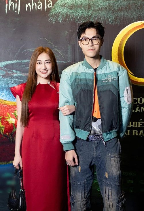 Trong cuộc phỏng vấn với VOV, Phương Lan cho biết, hai vợ chồng cô luôn hỗ trợ nhau, cùng nhau làm công việc nhà. Ảnh: FB Phan Đạt.