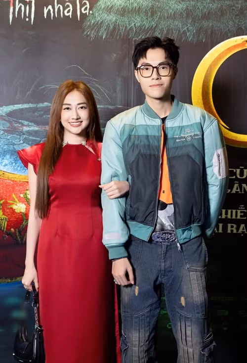 Trong cuộc phỏng vấn với VOV, Phương Lan cho biết, hai vợ chồng cô luôn hỗ trợ nhau, cùng nhau làm công việc nhà. Ảnh: FB Phan Đạt.