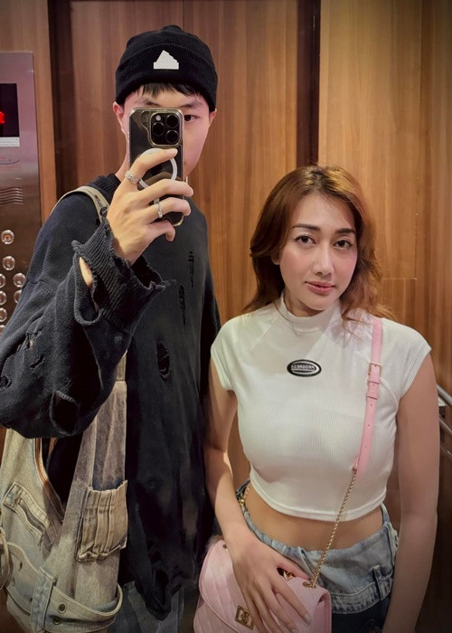 Phan Đạt chiều chuộng Phương Lan hết mực. Trong đám cưới, anh tặng vợ một căn nhà. Ảnh: FB Phan Đạt.