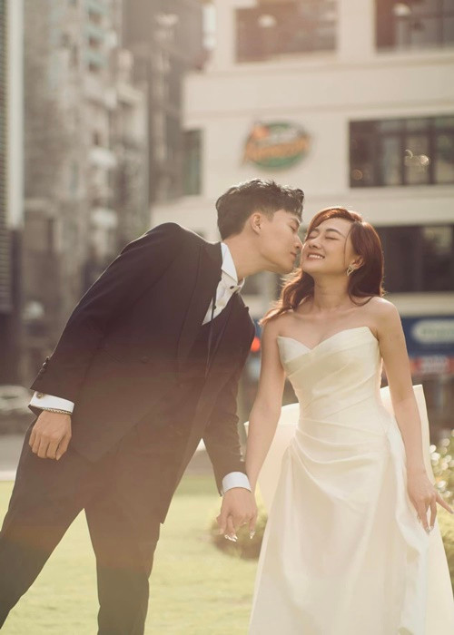 Phương Lan không giỏi bếp núc. Tuy nhiên, sau khi lập gia đình, nữ diễn viên cố gắng nấu nướng. Ảnh: FB Phan Đạt.