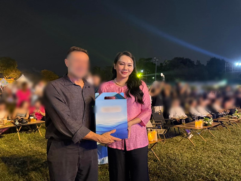 Chân dài sinh năm 1991 tập trung chăm con đồng thời kinh doanh. Ảnh: FB Ngọc Thạch.