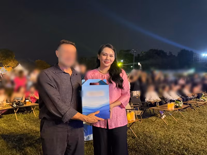 Chân dài sinh năm 1991 tập trung chăm con đồng thời kinh doanh. Ảnh: FB Ngọc Thạch.