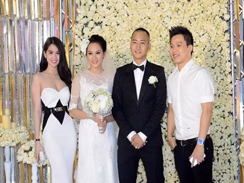 Siêu mẫu Ngọc Thạch đính hôn với thiếu gia Đỗ Bình Dương cuối năm 2012. Năm 2013, “gà cưng” của Khắc Tiệp lên xe hoa. Ảnh: Tri Thức Xanh.