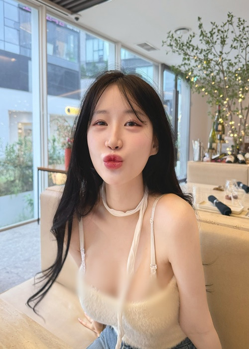 Những bức ảnh gợi cảm giúp Asuna thu hút thêm nhiều người hâm mộ.