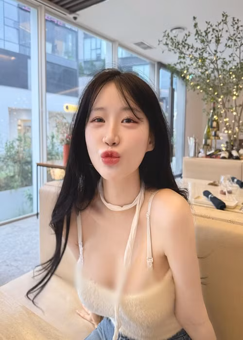 Những bức ảnh gợi cảm giúp Asuna thu hút thêm nhiều người hâm mộ.