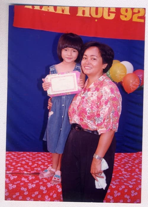 Tăng Thanh Hà cho biết, mẹ là người cô yêu nhất trên cuộc đời này. Theo nữ diễn viên, mẹ luôn yêu cô một cách vô điều kiện, thậm chí ngay cả khi cô không đáng được yêu nhiều đến thế.