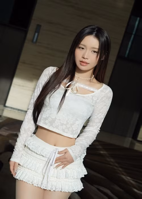 Nữ ca sĩ người Hàn Quốc có vòng hai chỉ 50,5 cm vào năm 2020. Ảnh: FB Han Sara.