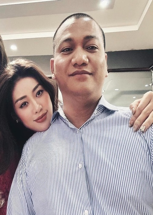 Chồng sắp cưới của Khánh Vân hơn nàng hậu 17 tuổi. Ảnh: FB Nguyễn Long.