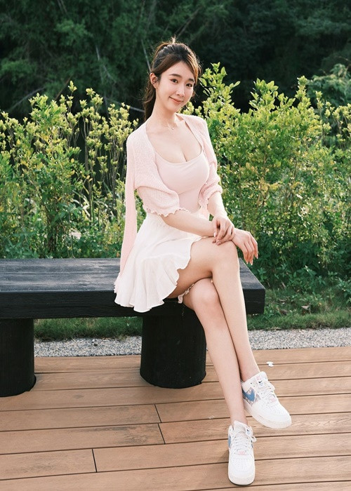 Trương Viện từng là y tá làm việc trong phòng chăm sóc đặc biệt.