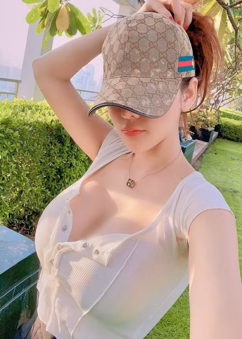 Cô nàng đóng một số seri phim, ra MV ca nhạc.