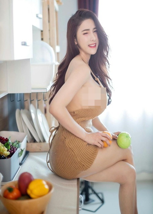 Bộ ảnh trong nhà bếp của hot girl Shaya đang thu hút sự chú ý của nhiều cư dân mạng.