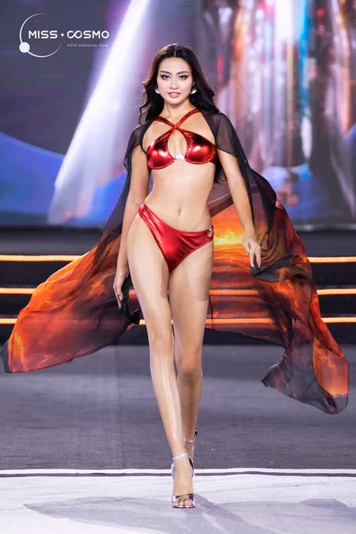 Hình ảnh Xuân Hạnh khoe vóc dáng săn chắc ở phần thi trình diễn trang phục áo tắm. Ảnh: Miss Cosmo.