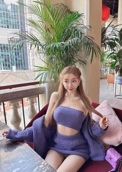 Thu nhập của Cammi đến từ các buổi livestream, bài quảng cáo, đầu tư cổ phiếu.