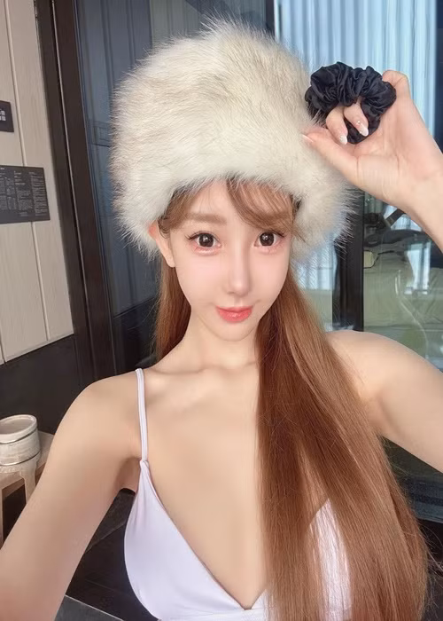 Nhan sắc của hot girl người Hong Kong ngày càng thăng hạng.