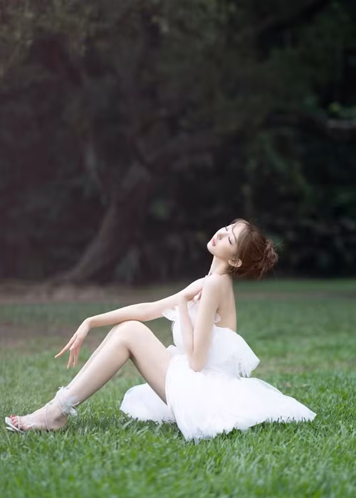 Cammi ở những khách sạn hạng sang, du lịch nhiều nơi trên thế giới, sử dụng đồ hiệu.