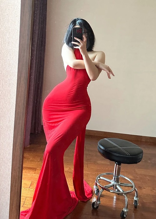 Theo tờ báo Trung Quốc Sohu, hot girl Tiêu Nữ là "nữ thần phòng tập gym".