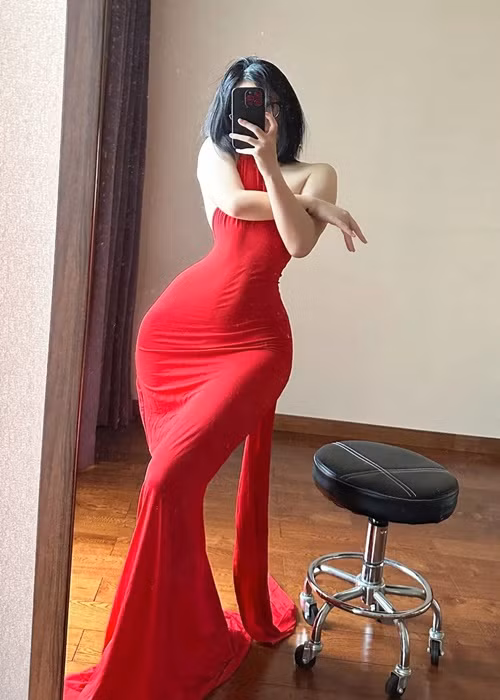 Theo tờ báo Trung Quốc Sohu, hot girl Tiêu Nữ là "nữ thần phòng tập gym".