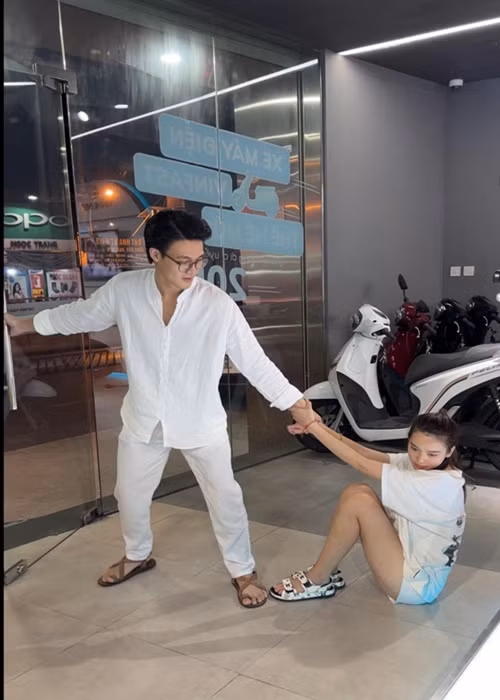 Tiến Phát đăng tải hình ảnh "dìm hàng" Quỳnh Lương. Ảnh: FB Tiến Phát.