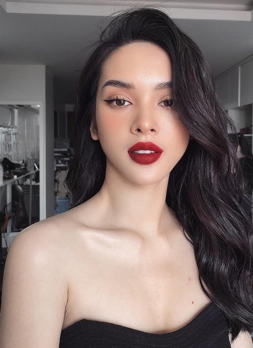 Quỳnh Lương từng khoe được mẹ Tiến Phát tặng một mảnh đất 4 tỷ, hứa sẽ giao toàn bộ tài sản. Ảnh: FB Quỳnh Lương.