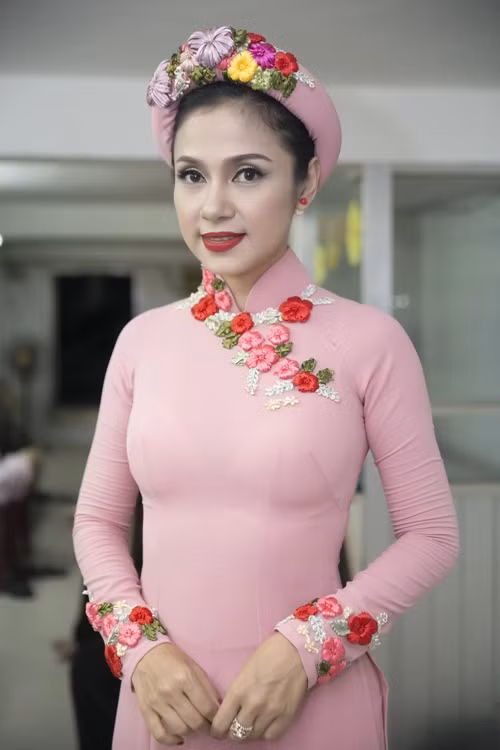 Mới đây, Việt Trinh nhắc lại việc đăng ký hiến tạng sau khi qua đời. “Từ ngày đăng ký hiến tạng Trinh cố gắng giữ sức khỏe thật tốt để nếu có mất đi thì những bộ phận trong cơ thể mình còn có thể giúp cho người khác được sống”, Việt Trinh cho hay. Ảnh: Người Lao Động.