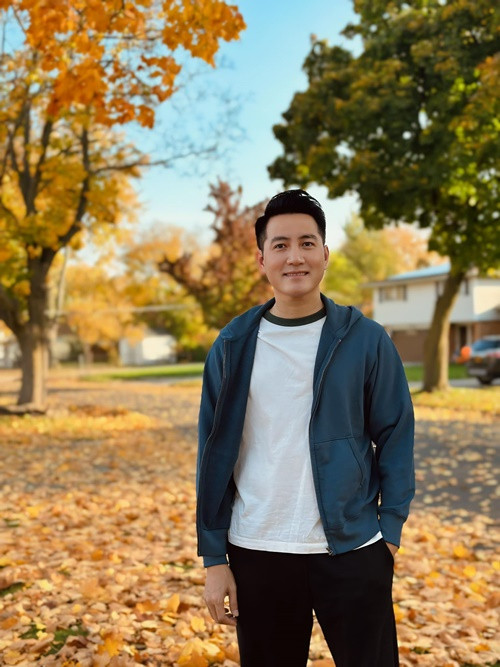 Ca sĩ Nguyễn Phi Hùng đã đăng ký hiến mô, tạng phục vụ công tác cứu người và phát triển y học. Về nghĩa cử này, Phi Hùng cho biết, việc hiến tạng khiến bản thân anh trân trọng cuộc sống và chú ý đến sức khỏe của mình nhiều hơn. Ảnh: FB Phi Hùng.