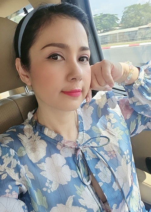 Việt Trinh hiện tại tập trung bán hàng online.