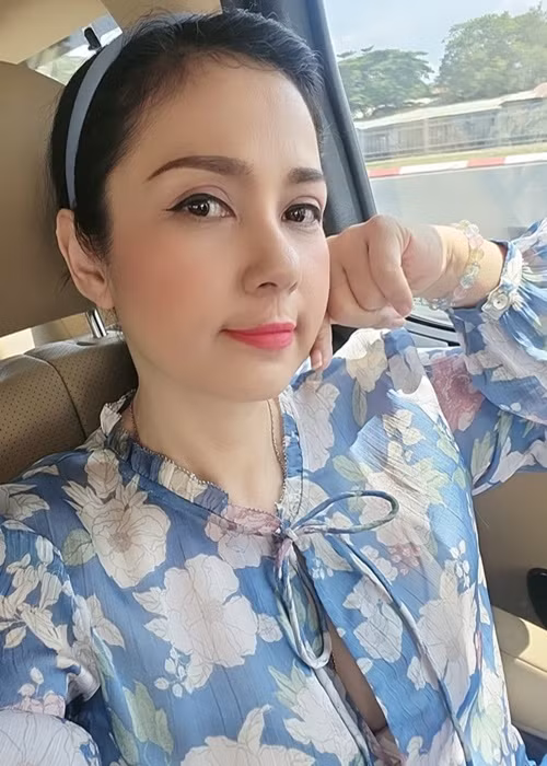 Việt Trinh hiện tại tập trung bán hàng online.