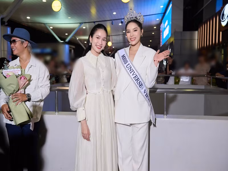 Á hậu Phương Anh cũng đến tiễn Kỳ Duyên. Ảnh: Fanpage Miss Universe Vietnam.